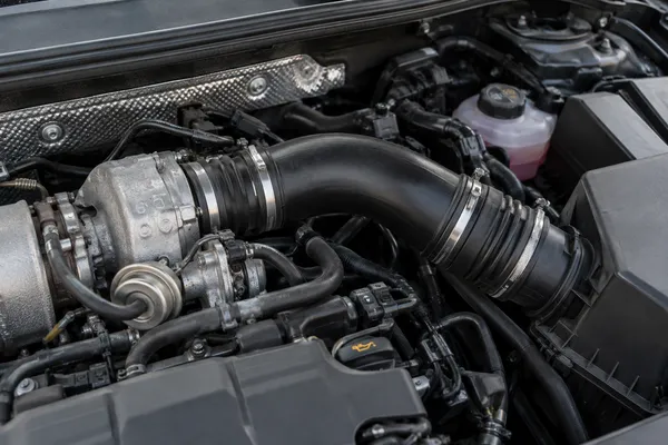 Raccords d’admission dans un compartiment moteur